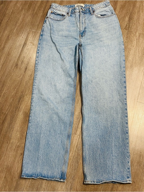 Abercrombie & Fitch Denim - Abercrombie & Fitch Curve Love The 90s Relaxed Jean High Rise Light Wash 31 12